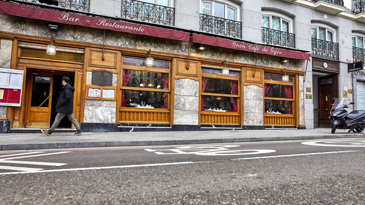 El histórico Café Gijón, símbolo de la vida cultural de Madrid, reabrirá en enero tras su restauración