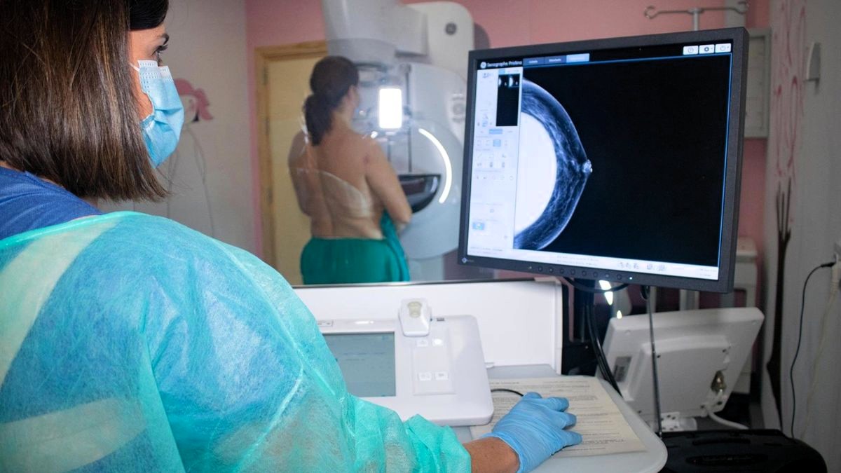 La Fiscalía investiga por qué Andalucía no informó a 2.000 mujeres que sus pruebas de cáncer de mama eran dudosas o positivas