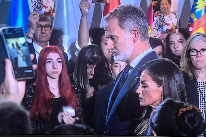 El dolor y las lágrimas bañan el homenaje de Estado a las víctima de la dana, que culpan de la tragedia a quien "omitió su deber"