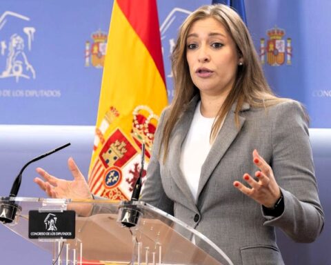 El PP exige que el Gobierno explique en el Congreso los pagos en metálico del PSOE y cree que Hacienda debería investigarlo