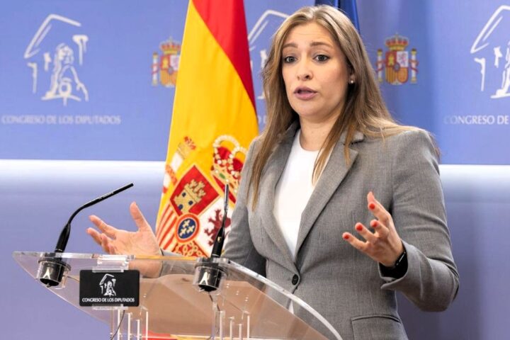 El PP exige que el Gobierno explique en el Congreso los pagos en metálico del PSOE y cree que Hacienda debería investigarlo