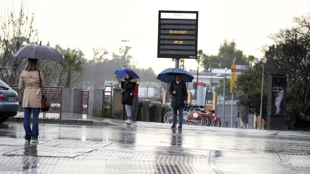 Cambio brusco del tiempo: lluvias, tormentas y oleaje activan los avisos en 10 provincias, con precipitaciones de hasta 60 l/m2