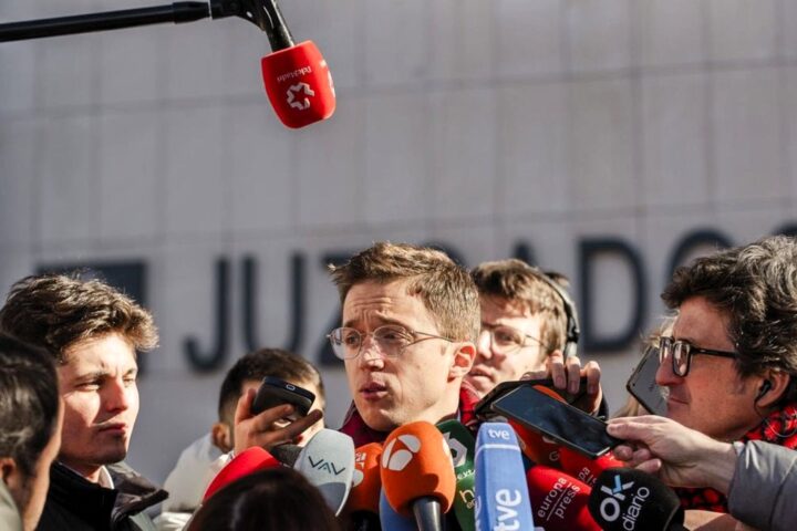 El juez procesa a Íñigo Errejón por la presunta agresión sexual a la actriz Elisa Mouliaá