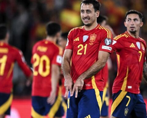 España busca hoy sellar su billete mundialista en Georgia