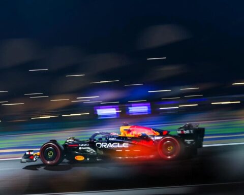 Verstappen gana en Catar, McLaren se equivoca y Sainz sube al podio