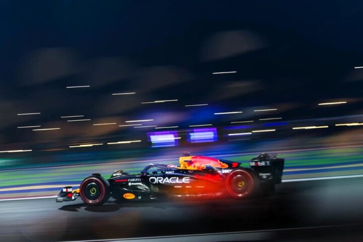 Verstappen gana en Catar, McLaren se equivoca y Sainz sube al podio