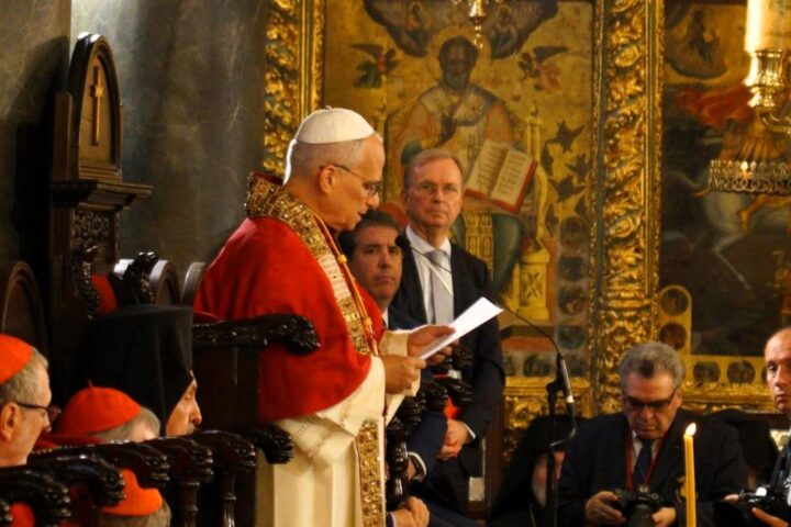 El Papa visita la Catedral Armenia Apostólica en el último día de su viaje a Turquía antes de partir hacia el Líbano