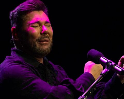 Miguel Poveda presenta su nuevo disco navideño, 'El Árbol de la Alegría': "Más que un disco de villancicos"