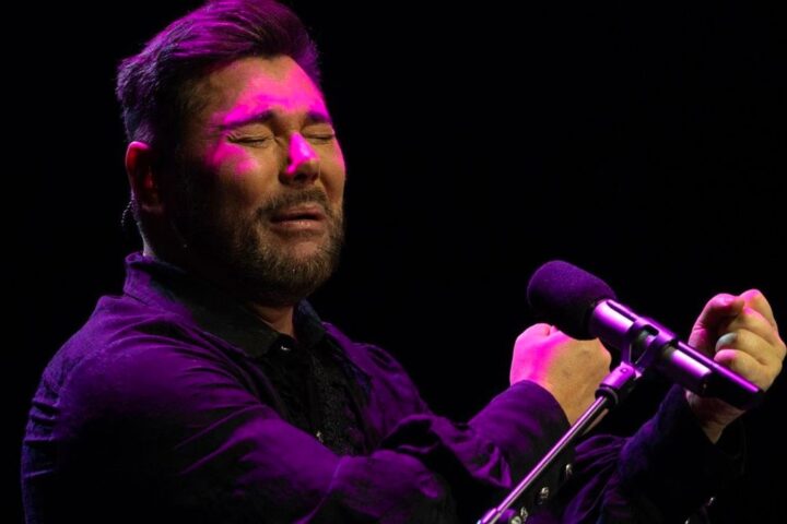 Miguel Poveda presenta su nuevo disco navideño, 'El Árbol de la Alegría': "Más que un disco de villancicos"