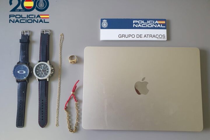 Detenidos tres hombres por robar en una vivienda y agredir a quienes estaban en el interior