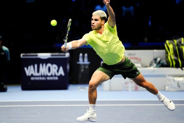 Carlos Alcaraz sucumbe ante el 'Maestro' Sinner en Turín