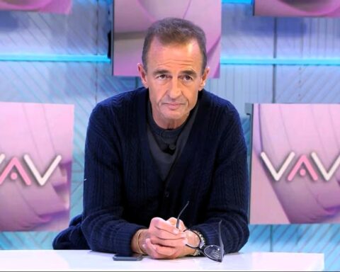 Telecinco despide al tertuliano Alessandro Lecquio por violencia machista