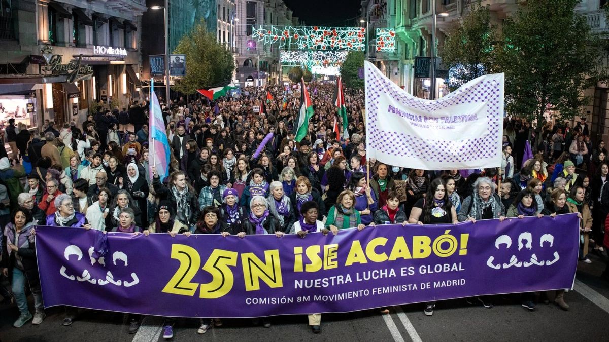 Una marea morada llena hoy las calles de España con más de 40 manifestaciones contra la violencia machista