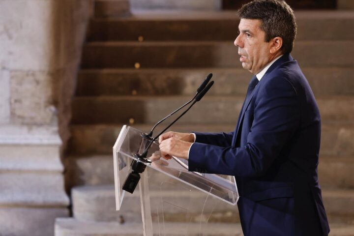 Mazón dimite y denuncia a Pedro Sáchez por negar ayudas para aprevechar la tragedia políticamente