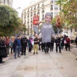 Familiares de víctimas de la dana se concentran ante al Congreso al grito de "Mazón asesino" y "PP criminal"