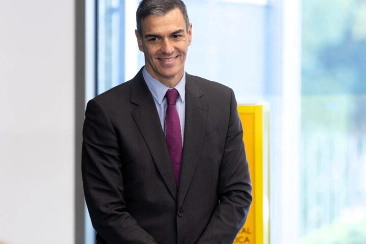 Sánchez carga contra la derecha, a la que acusa de vivir en un 'Black Friday' constante, pero ni siquiera menciona la corrupción socialista