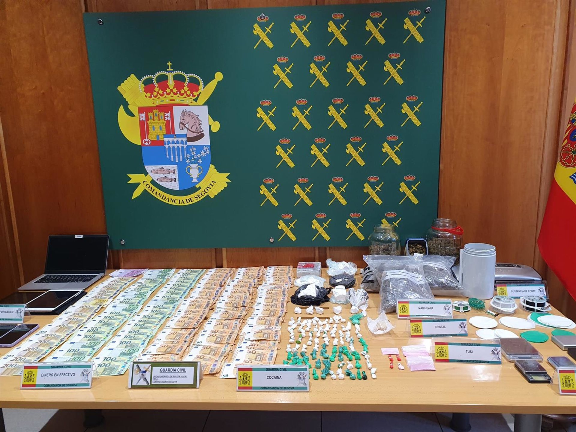 Ocho detenidos, dos de ellos guardias civiles, por tráfico de drogas en Madrid, Segovia y Ávila
