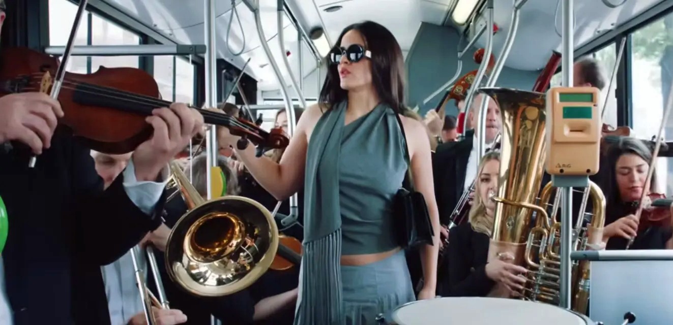 ‘¡Chica, qué dise!’: el bricolaje lingüístico detrás de la voz de Rosalía