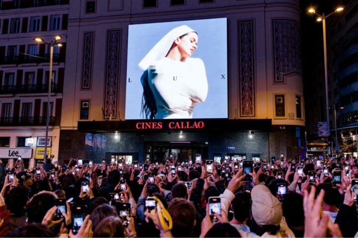 Rosalía y el lío público por su 'espectáculo' en el centro de Madrid: ¿Habrá sanciones?