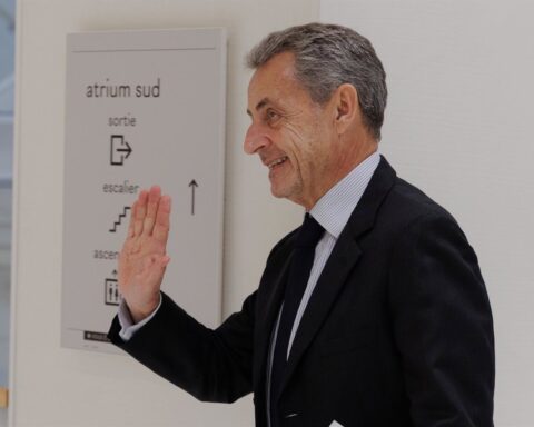 Un tribunal libera de prisión al expresidente Nicolas Sarkozy bajo medidas de control judicial