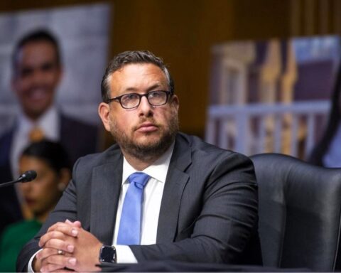 EUU reduce de 5 años a 18 meses el período máximo de validez de los permisos de trabajo para migrantes