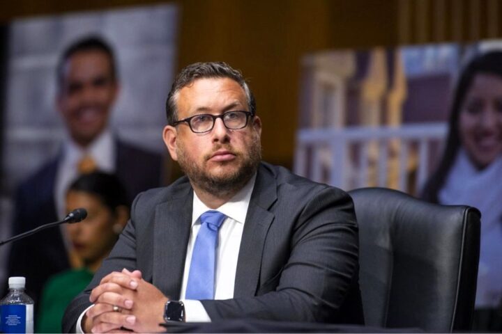 EUU reduce de 5 años a 18 meses el período máximo de validez de los permisos de trabajo para migrantes