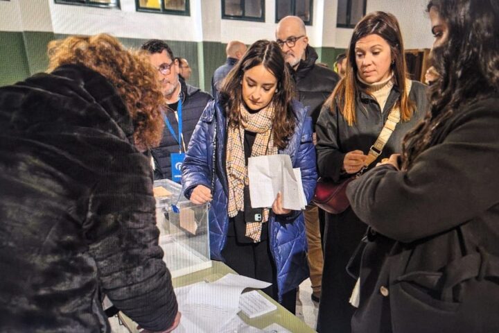 Extremadura examina hoy con el voto de 900.000 electores a la clase política española