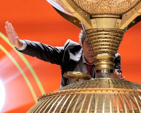 ¿Sabe lo que tiene que hacer si le toca el premio de la Lotería y lleva el décimo compartido? Pues es muy importante tenerlo en cuenta