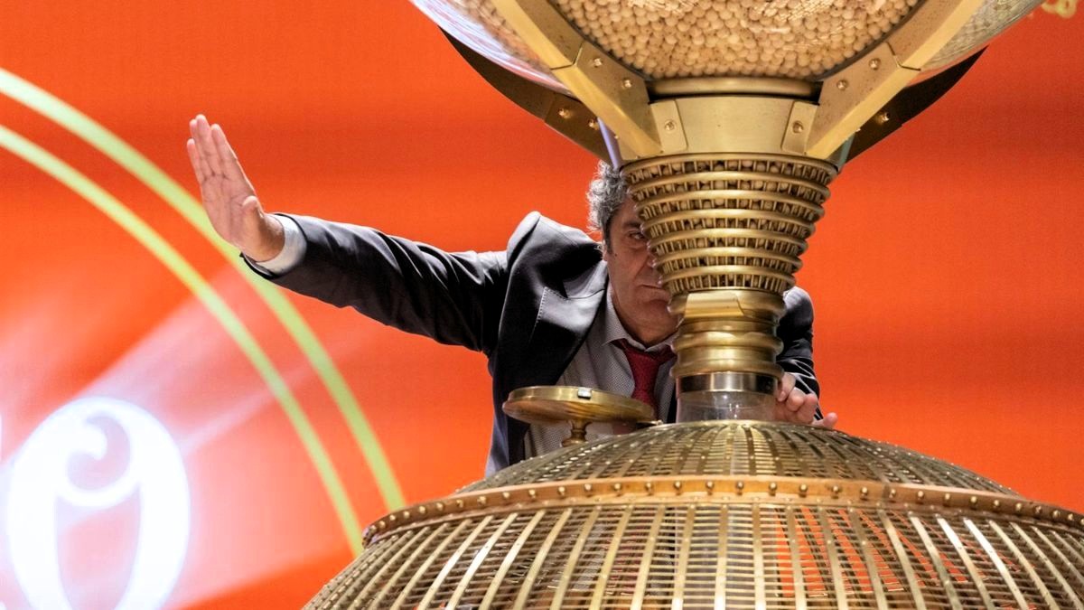 ¿Sabe lo que tiene que hacer si le toca el premio de la Lotería y lleva el décimo compartido? Pues es muy importante tenerlo en cuenta