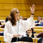 La ministra Mónica García llama "malditos" a quieres usan el dinero público para su beneficio