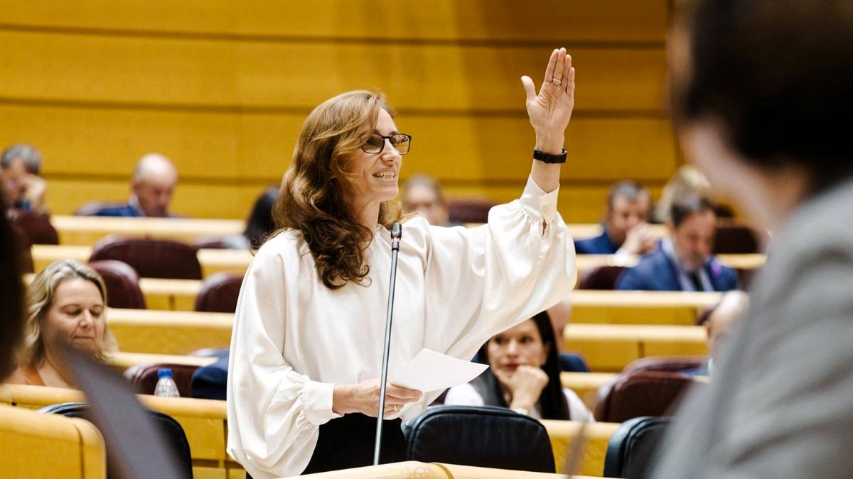 La ministra Mónica García llama "malditos" a quieres usan el dinero público para su beneficio