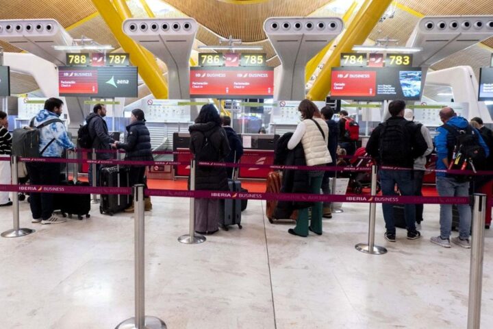 Los aeropuertos españoles 'sólo' operarán 3.515 vuelos en este día de Navidad, la jornada más tranquila de fin de año