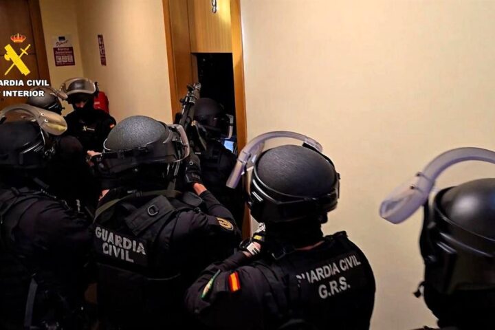 Desarticulada una red dedicada a la modificación y tráfico de armas de fuego en Sevilla y Tenerife