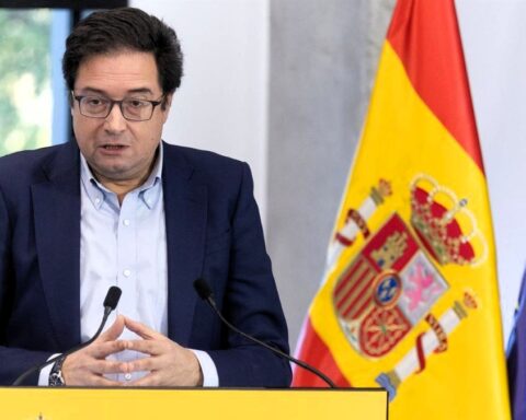 El BOE publica el Real Decreto para subir el sueldo de los funcionarios un 2,5% este año y un 1,5% en 2026