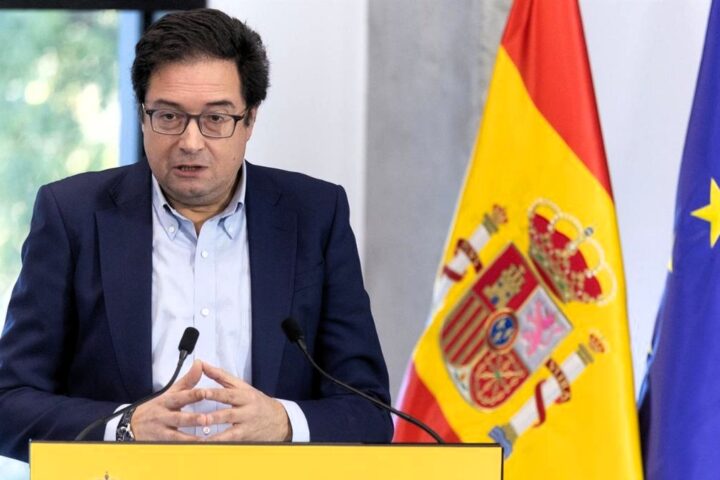 El BOE publica el Real Decreto para subir el sueldo de los funcionarios un 2,5% este año y un 1,5% en 2026