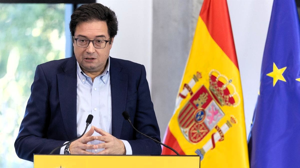 El BOE publica el Real Decreto para subir el sueldo de los funcionarios un 2,5% este año y un 1,5% en 2026