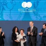 El Rey entrega a María Teresa Rodríguez (Galletas Gullón) el IX Premio Reino de España por su trayectoria