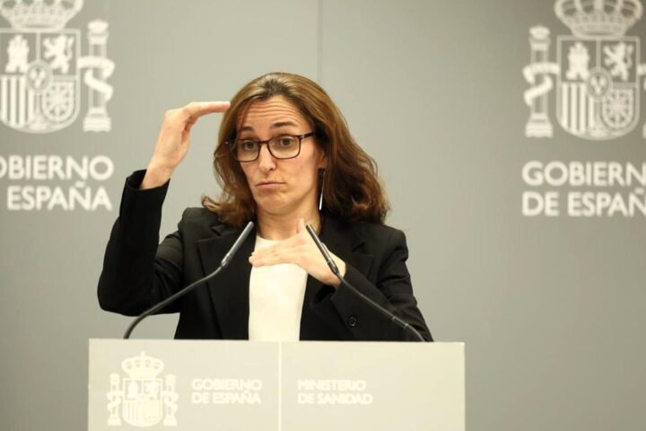 El Gobierno acuerda un protocolo común contra la gripe y la covid en todo el país que contempla desde el uso de las mascarillas al teletrabajo