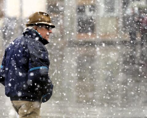 Lluvia, nieve, frío y olas mantienen en situación de riesgo a una decena de provincia esta Navidad