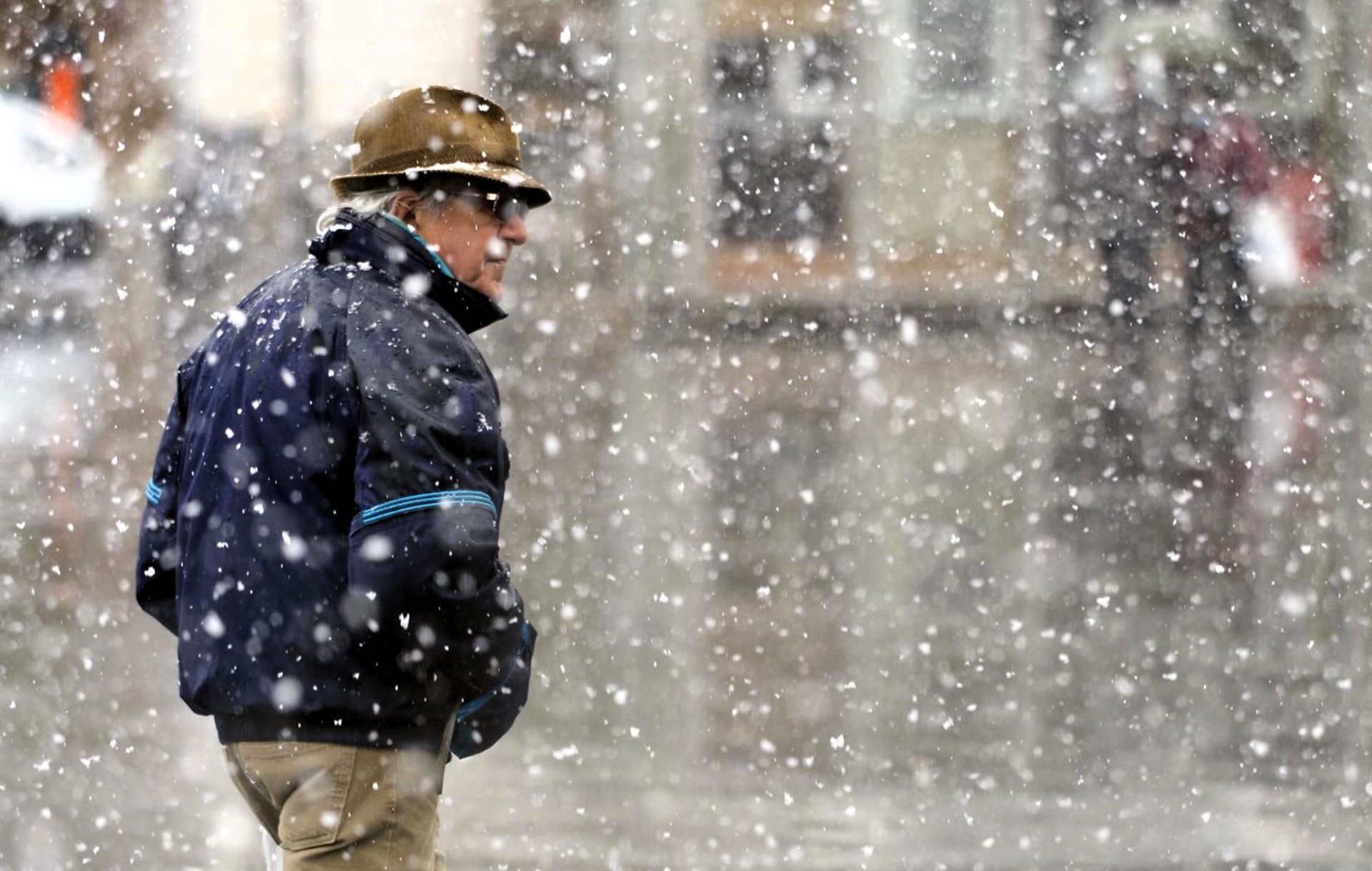 Lluvia, nieve, frío y olas mantienen en situación de riesgo a una decena de provincia esta Navidad