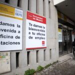 Los servicios lideran la bajada del paro en noviembre hasta mínimos de 2007, aunque la Seguridad Social pierde 14.358 afiliados