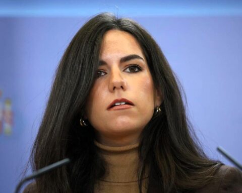 Vox llama "degenerados, criminales y ladrones" a los de PSOE y tacha la oposición de Feijóo de "insulto o broma"