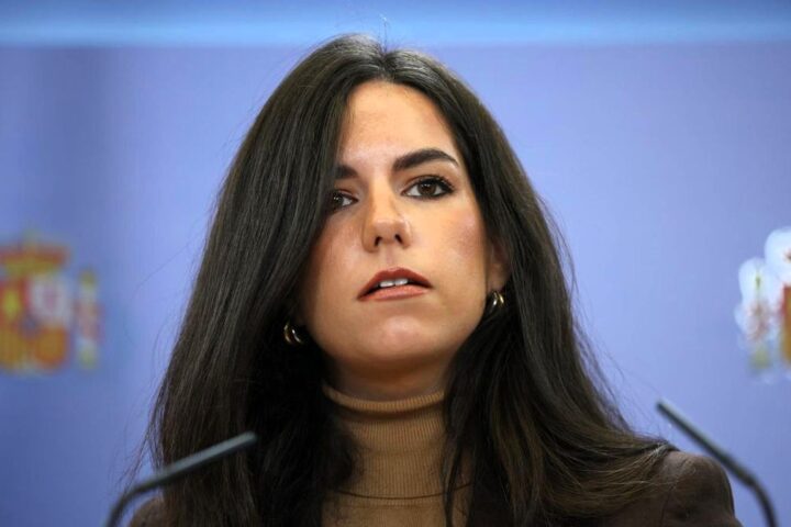 Vox llama "degenerados, criminales y ladrones" a los de PSOE y tacha la oposición de Feijóo de "insulto o broma"