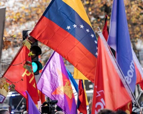 España y la izquierda hispanoamericana rechazan la apropiación de los recursos de Venezuela e "injerencias" en su futuro