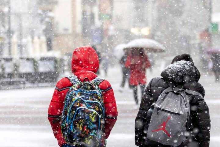 Casi todo el país estará este martes en alerta por lluvia, nieve, olas y frío