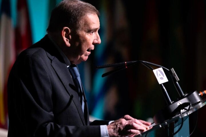 Edmundo González insta al Ejército venezolano a respaldarlo como presidente electo frente a Delcy