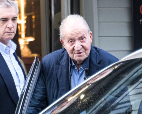 El emérito cumple hoy 88 años en el exilio y con su regreso a España aún en el limbo