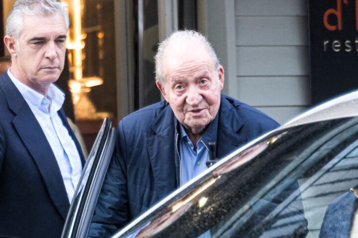 El emérito cumple hoy 88 años en el exilio y con su regreso a España aún en el limbo