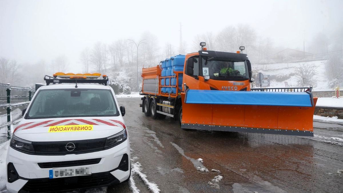 La DGT llama a planificar los viajes y extremar la precaución por la borrasca 'Francis' y la llegada de nieve en cotas bajas