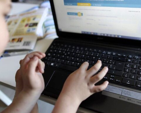 Un estudio vincula la exposición de niños a pantallas con una toma de decisiones más lenta y más ansiedad adolescente